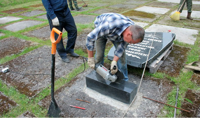 Как установить памятник на могилу своими руками, основные ошибки и советы